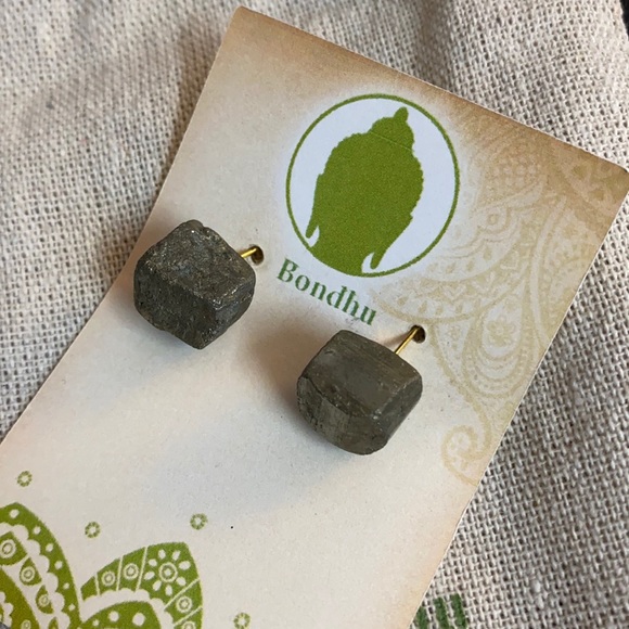 Bondhu Jewelry - Beautiful Pyrite stud earrings